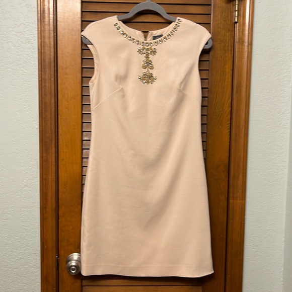 Vince Camuto Dresses & Skirts - Vince Camuto jewel neck shift dress size 4